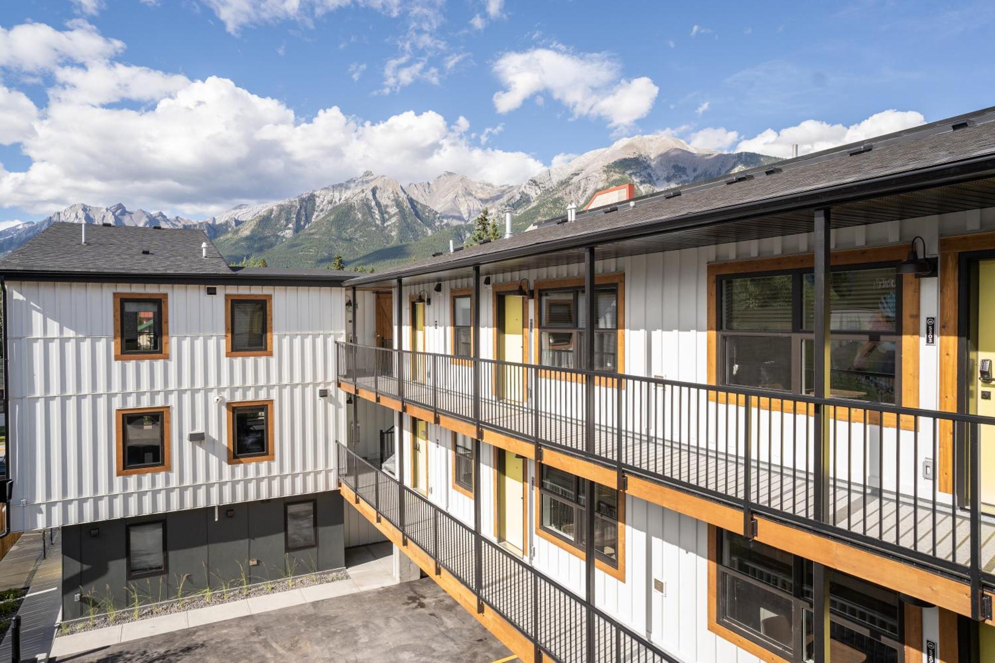 Basecamp Suites Canmore Zewnętrze zdjęcie